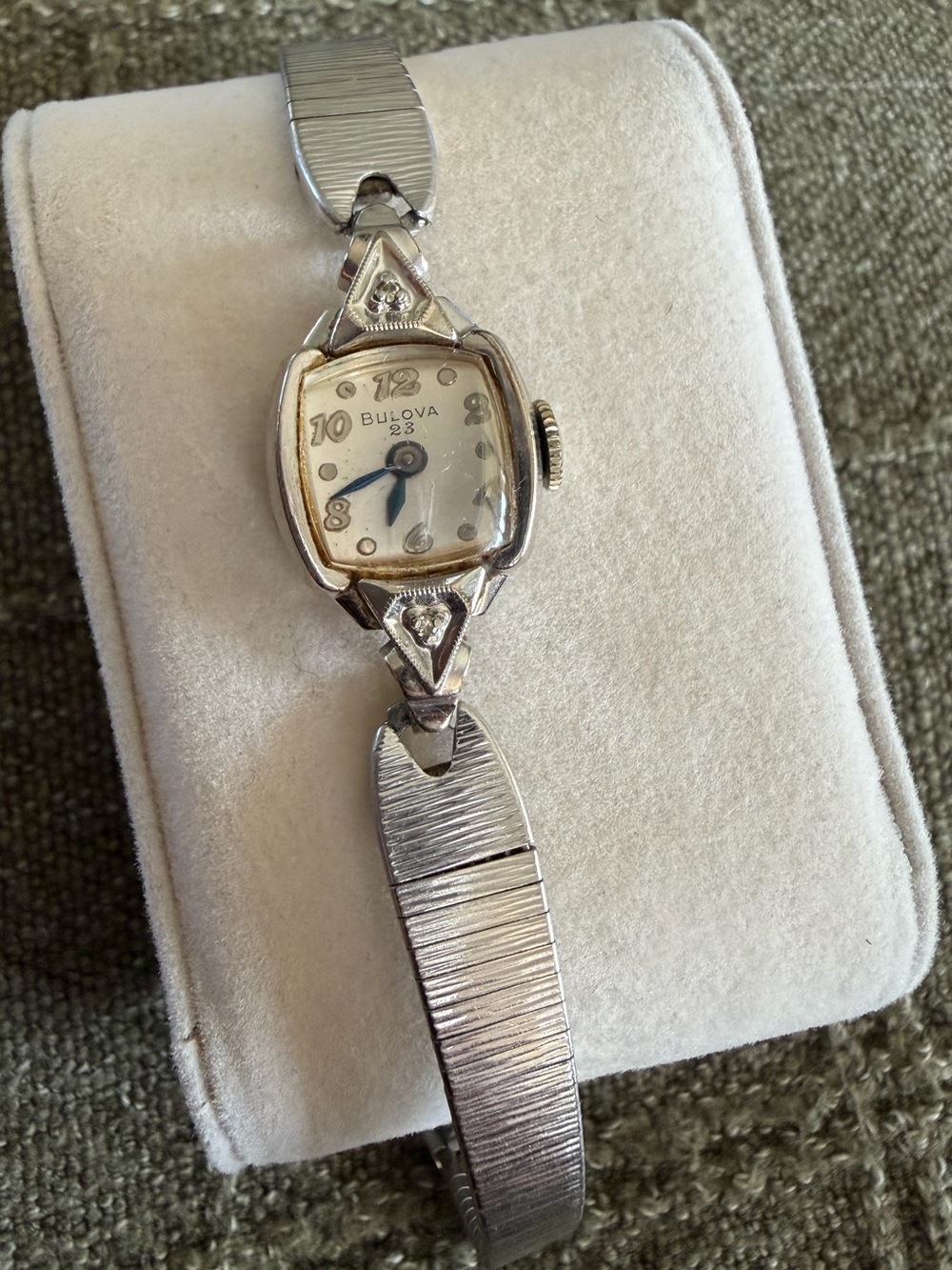 Vintage 1961 Bulova 23 La Petite